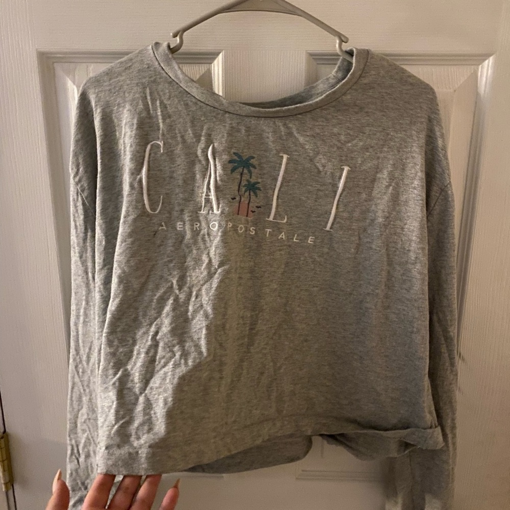 AéRopostale gray long sleeve crop top